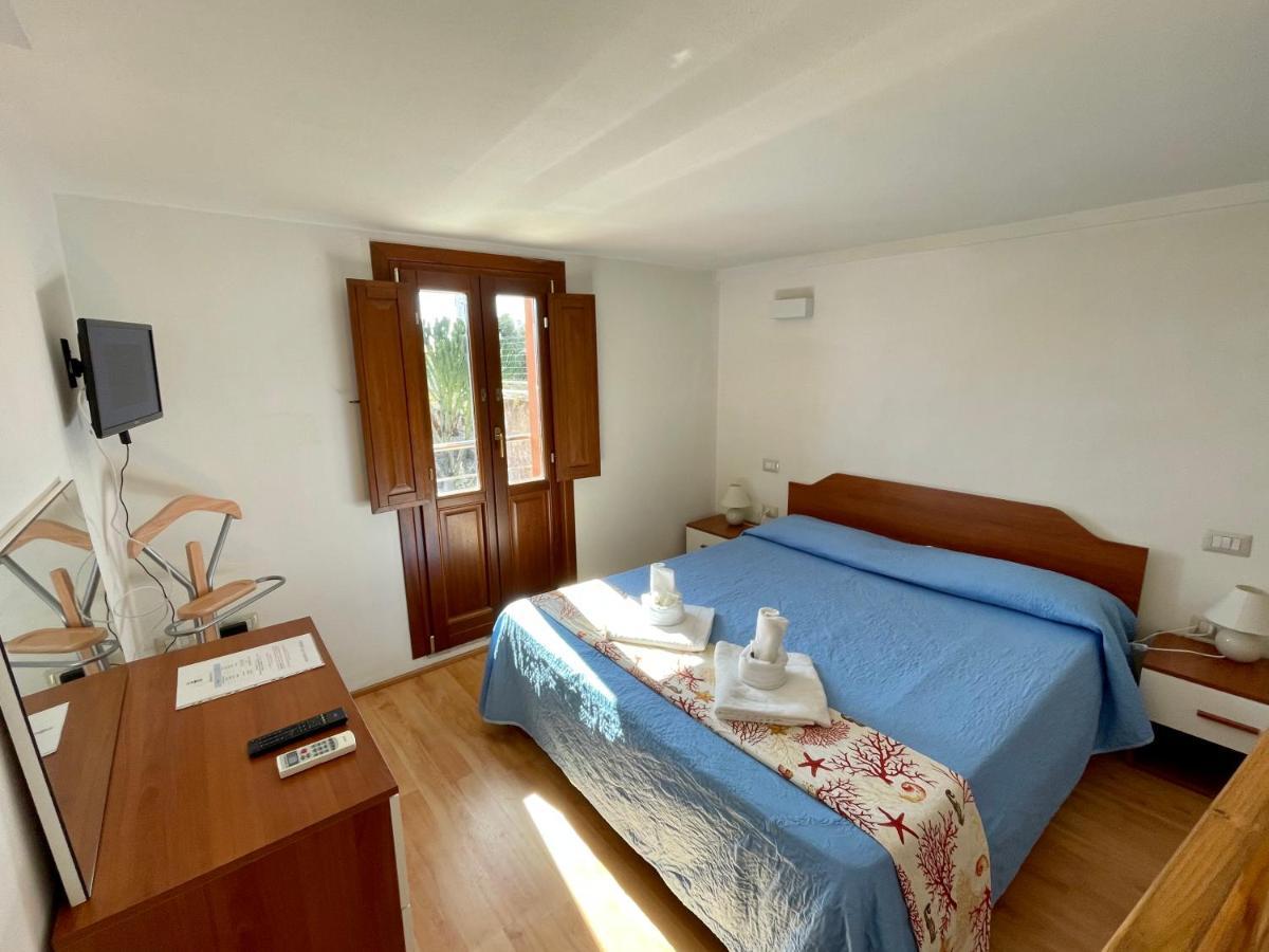 Domo Is Solus - Affittacamere - Living Sant'Antioco Exterior photo