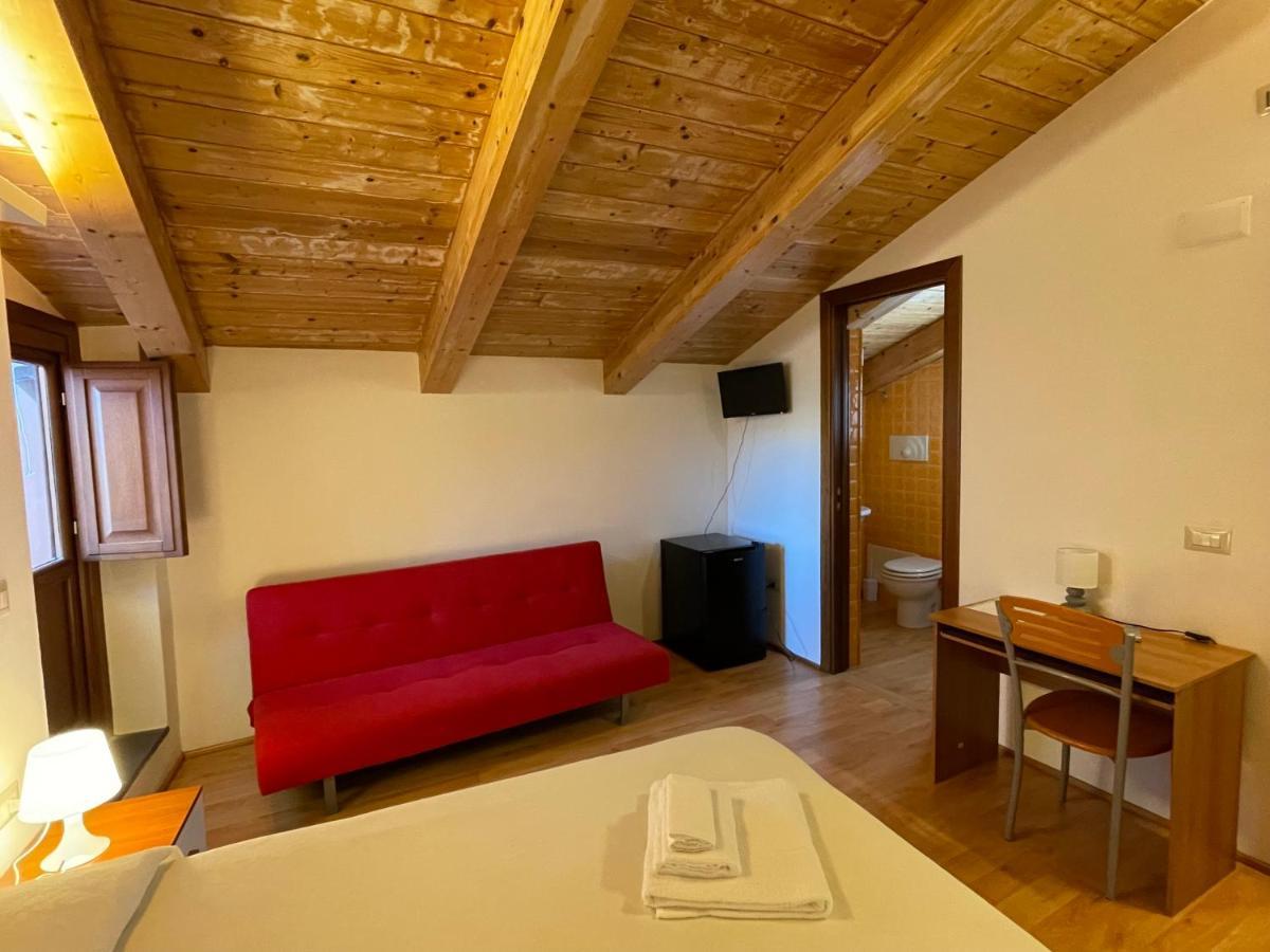 Domo Is Solus - Affittacamere - Living Sant'Antioco Exterior photo