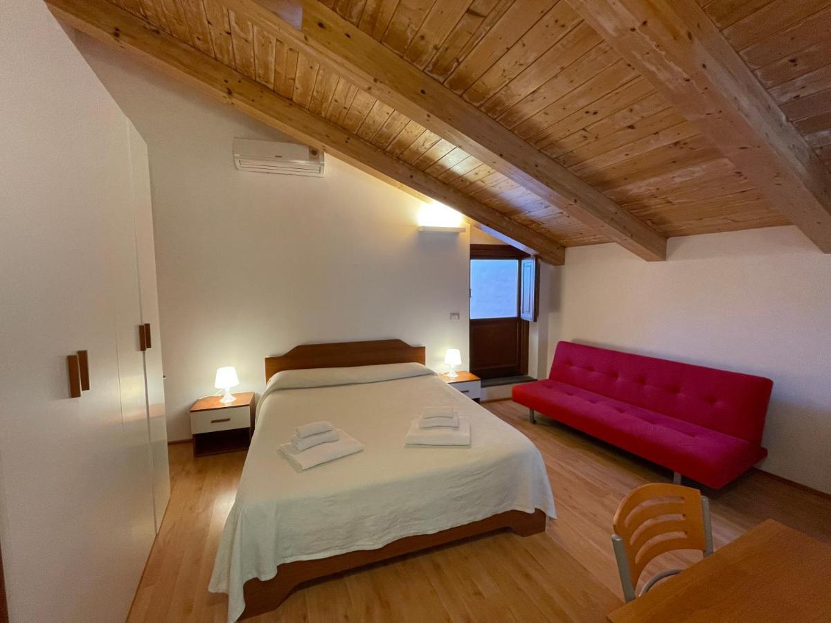 Domo Is Solus - Affittacamere - Living Sant'Antioco Exterior photo
