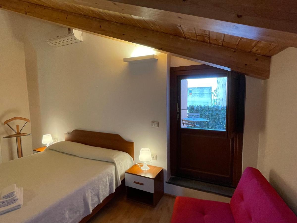 Domo Is Solus - Affittacamere - Living Sant'Antioco Exterior photo