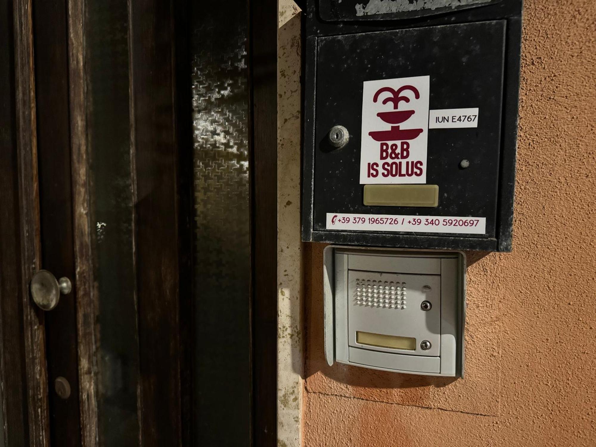 Domo Is Solus - Affittacamere - Living Sant'Antioco Exterior photo